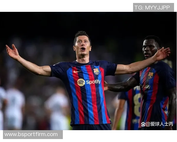 莱万收到沙特和MLS报价米兰计划引发他的关注与兴趣