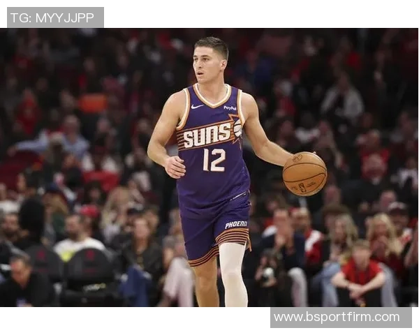 吉莱斯皮称赞布克决策果断自己专注于接球投篮半场贡献12分