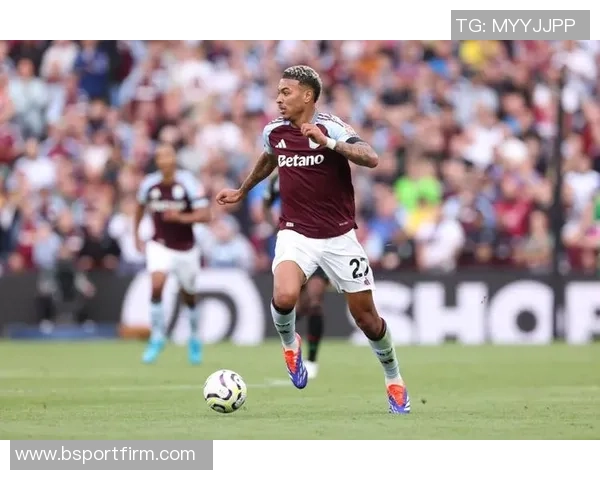 埃梅里指出梅里诺对罗杰斯犯规应再获黄牌引发争议