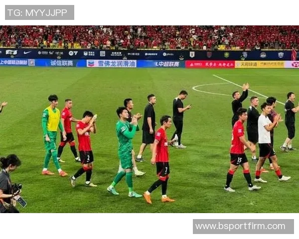 上海海港外援茹萨正式签约成都蓉城俱乐部即将加盟新征程