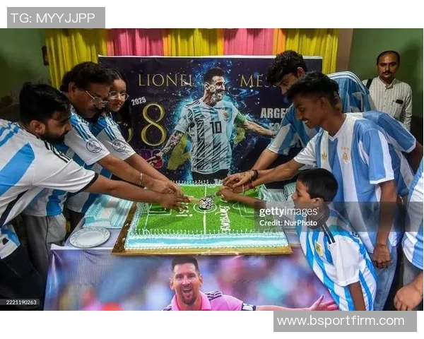 梅西将于12月13日在印度亮相参加表演赛身披10号球衣展现风采
