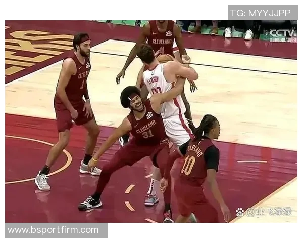 莫布里防守申京仅6分30秒却被打爆后者9投7中狂砍16分